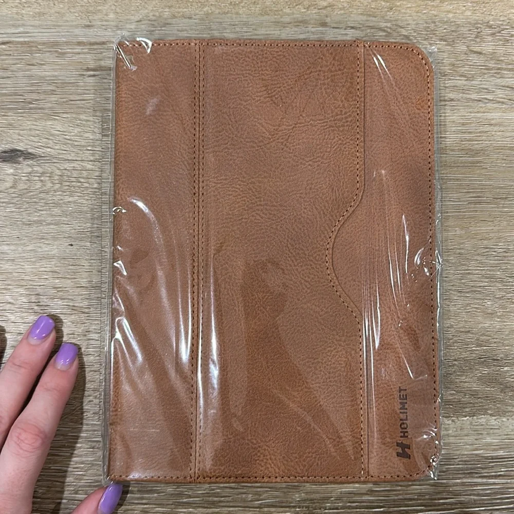 NWT iPad mini leather brown full enclosure case. See picture for iPad specs